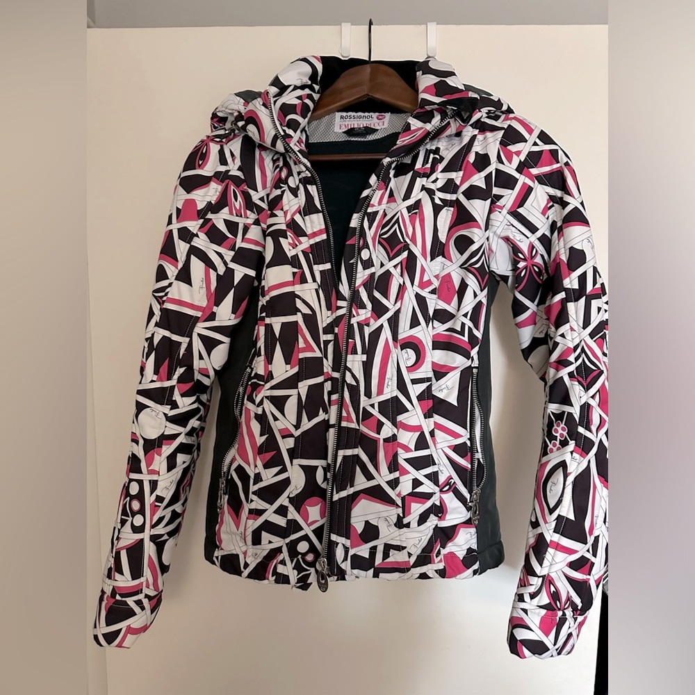 Super warm and light. I wore it as a ski jacket as it’s water proof